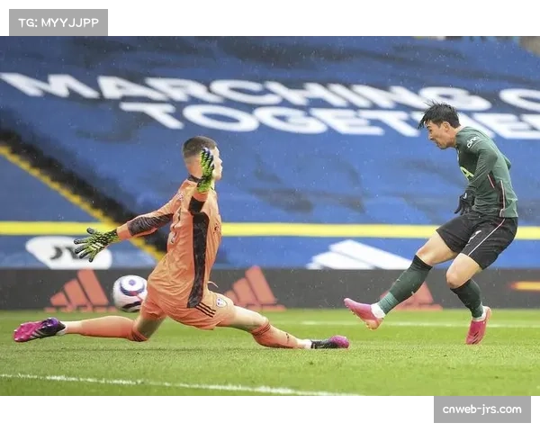 争议时刻：那不勒斯进球因越位毫米级判罚被取消，球员激烈抗议